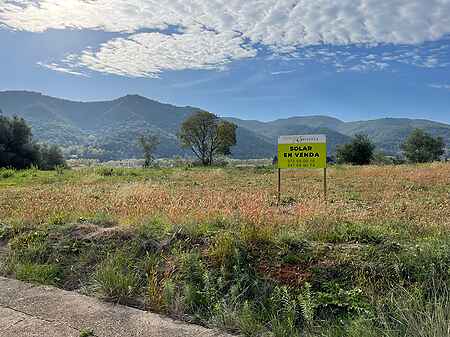 Solar en venta de 4.879m2, situado en Besalú. - 0