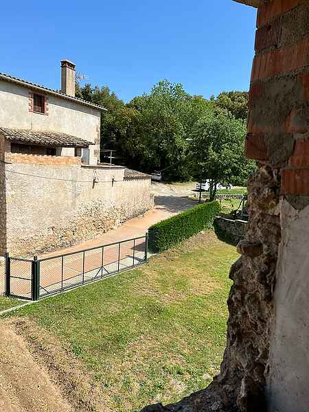 Large townhouse for sale, located in the village of Serinyà. - 8