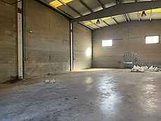 Industrial warehouse for rent located in the town of Besalú.