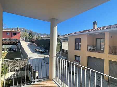 Casa aparejada, situada en el pueblo de Tortellà. - 18