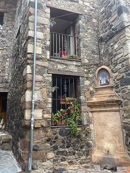 Bonica casa de poble situada a Castellfollit de la Roca. - 20