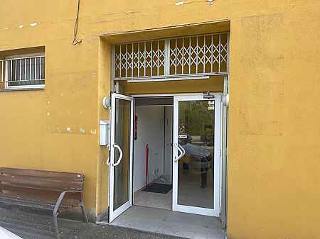 Local comercial, situado en Besalú, a primera línea de carretera, - 0