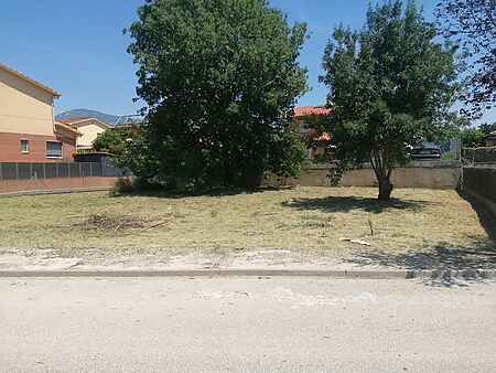 Terreno edificable para casa aislada en Besalú. - 0