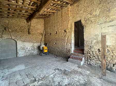Bonica casa de poble, situada a Crespià. - 3