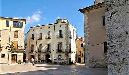 Magnificent hotel for sale, located in the beautiful town of Besalú. - 0