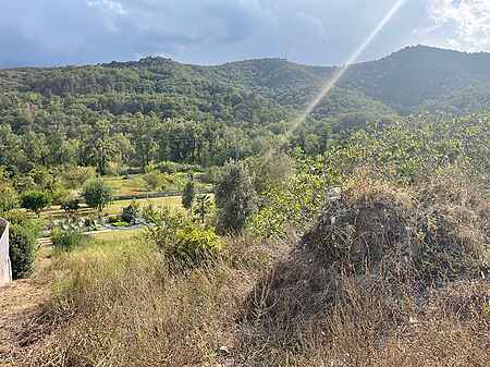 Bonic terreny en venda, situat a Besalú. - 1