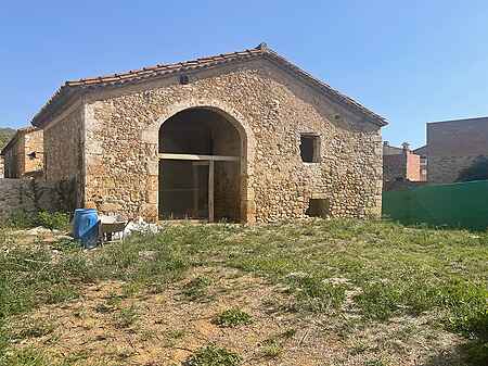 Magnifica casa de poble, situada a Crespià. - 1