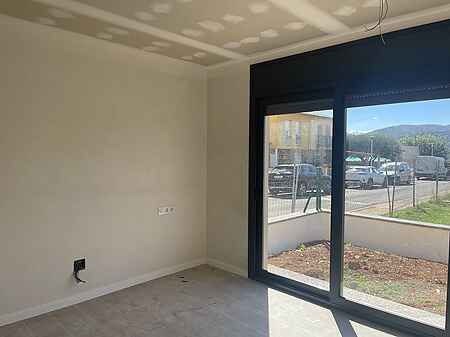 Newly built house, located in the village of Tortellà. - 6