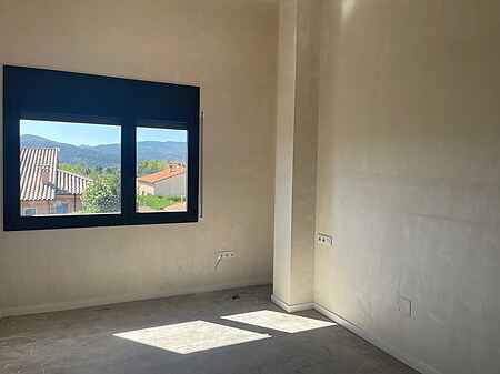 Casa de nueva construcción, situado en el pueblo de Tortellà. - 9
