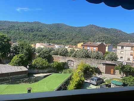 Apartment for sale located in the town of Besalú. - 0