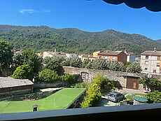 Apartment for sale located in the town of Besalú.