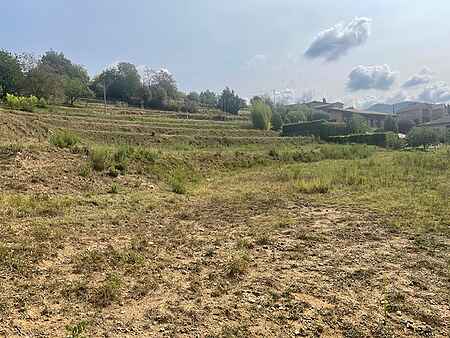 Màgnific terreny urbanitzable, situat a la Vall d'en Bas. - 4