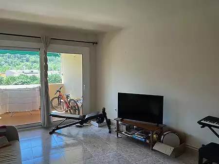 Apartment for sale located in the town of Besalú. - 1