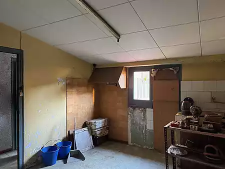 Pis duplex en venda per restaurar, situat al poble de Besalú. - 3