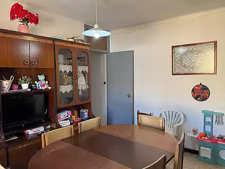 Apartment for sale located in the village of Besalú - 1
