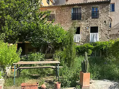 Multi-family village house for sale, located in the historic center of Besalú. - 10