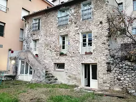 Multi-family village house for sale, located in the historic center of Besalú. - 0