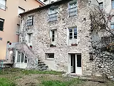 Multi-family village house for sale, located in the historic center of Besalú.