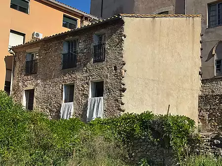 Multi-family village house for sale, located in the historic center of Besalú. - 9
