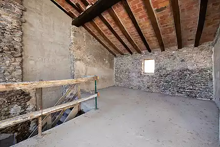Casa de pueblo para restaurar, situada en Crespià - 15