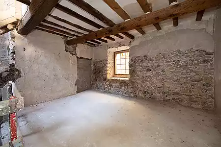 Casa de pueblo para restaurar, situada en Crespià - 10