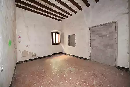 Casa de pueblo para restaurar, situada en Crespià - 11