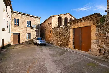 Casa de pueblo para restaurar, situada en Crespià - 1