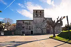 Village house to restore, located in Crespià.