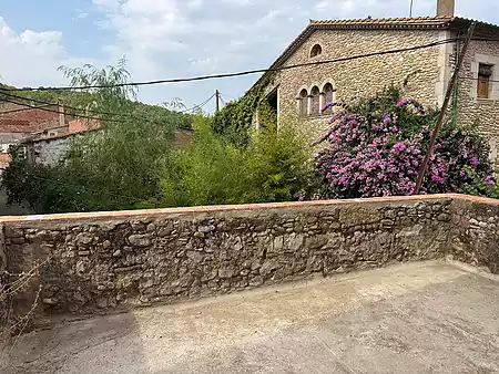 Casa de poble per restaurar, situada a Crespià. - 7