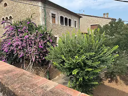 Casa de poble per restaurar, situada a Crespià. - 8