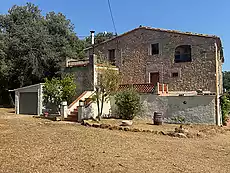 Masia de lloguer envoltada de natura, amb jardí i vistes espectaculars.