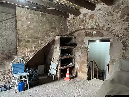 Large village house with a garden, located in the historic centre of Serinyà. - 1