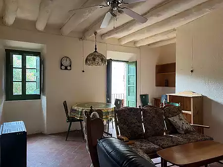 Large village house with a garden, located in the historic centre of Serinyà. - 6