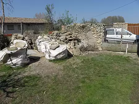 Large village house with a garden, located in the historic centre of Serinyà. - 0