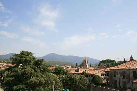 Casa de poble plurifamiliar en venda, situada a Besalú. - 19