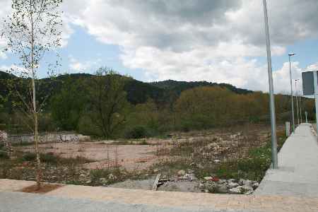 Terreno para casa aislada en Besalú, esquinero. - 0