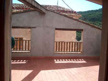 Autentica casa de poble,  situada al casc antic de Besalú. - 9