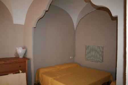 Autentica casa de poble,  situada al casc antic de Besalú. - 5
