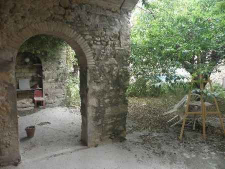 Autentica casa de poble situada al Pla de l'Estany. - 0