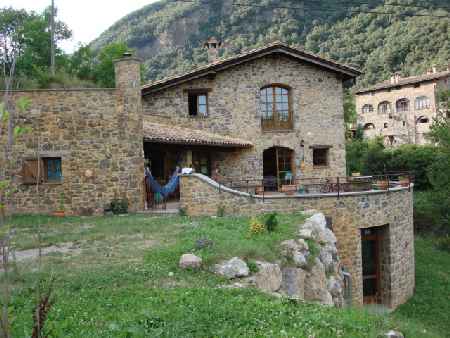 Fantástica masía restaurada en el Ripollès - 0