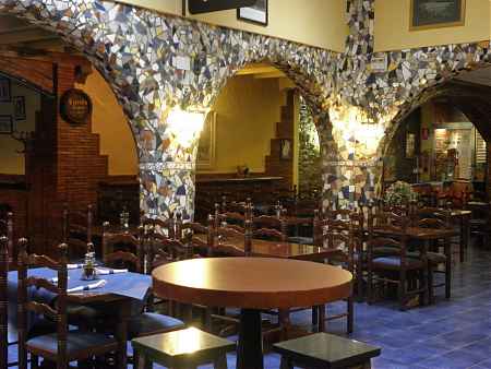 Es lloga Bar-Restaurant a Besalú - 2