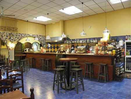 Es lloga Bar-Restaurant a Besalú - 4