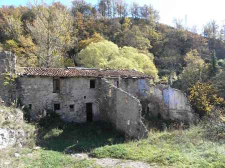 Antic molí en venda, situat al Ripollés. - 4