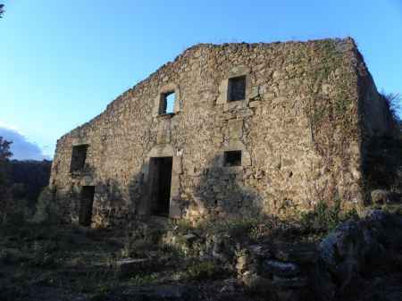 Ruina para restaurar, situada en la zona de Palol de Revardit. - 0