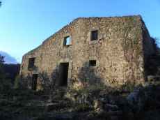 Ruina para restaurar, situada en la zona de Palol de Revardit.